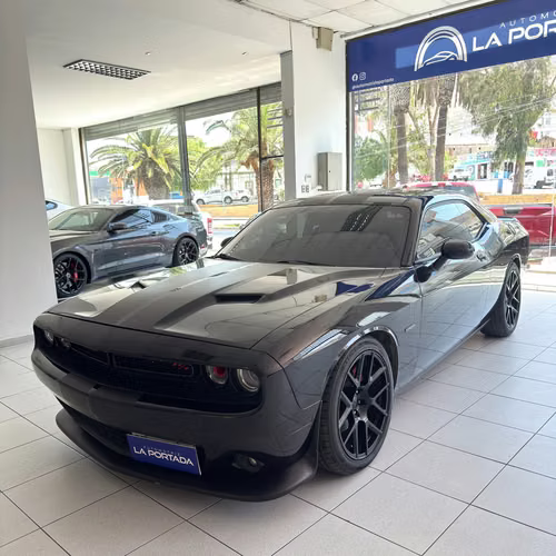 Dodge Challenger 5.7 AT 2016 - $27.500.000