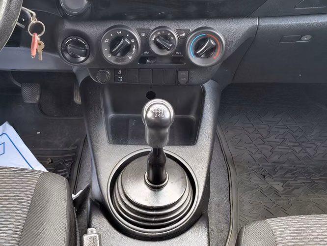 TOYOTA HILUX 2023 - Imagen 18