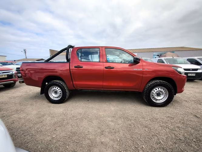 TOYOTA HILUX 2023 - Imagen 4
