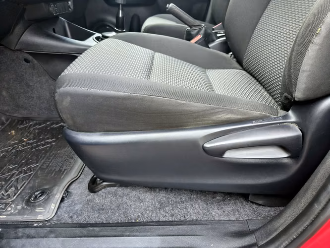 TOYOTA HILUX 2023 - Imagen 9
