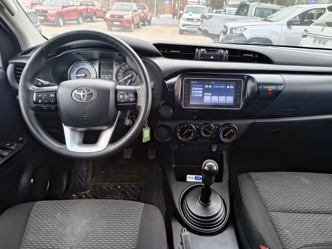 TOYOTA HILUX 2023 - Imagen 19