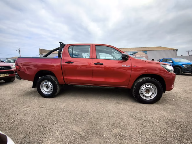 TOYOTA HILUX 2023 - Imagen 4
