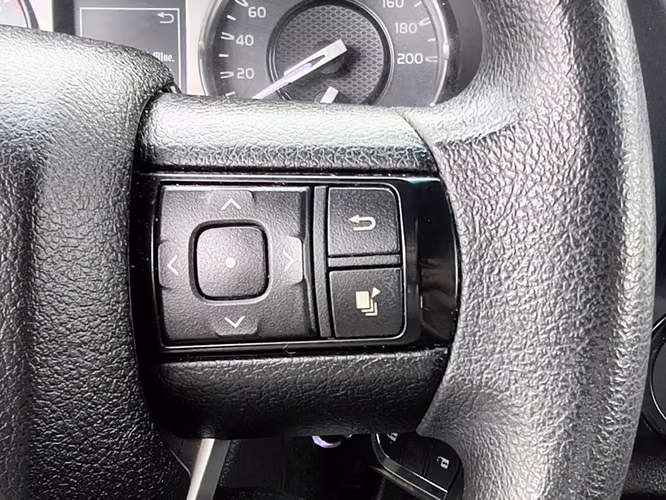 TOYOTA HILUX 2023 - Imagen 14