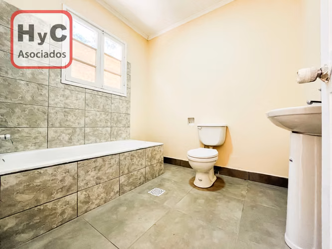 Céntrica Casa en Quillota | 2h1b y Patio - Imagen 8