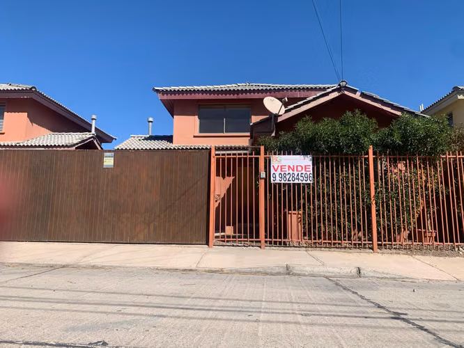 Casa de 2 pisos en venta, Sector Tierra Viva, Copiapó