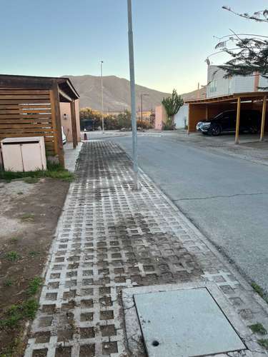 Moderna Casa con Excelente Conectividad (178216)