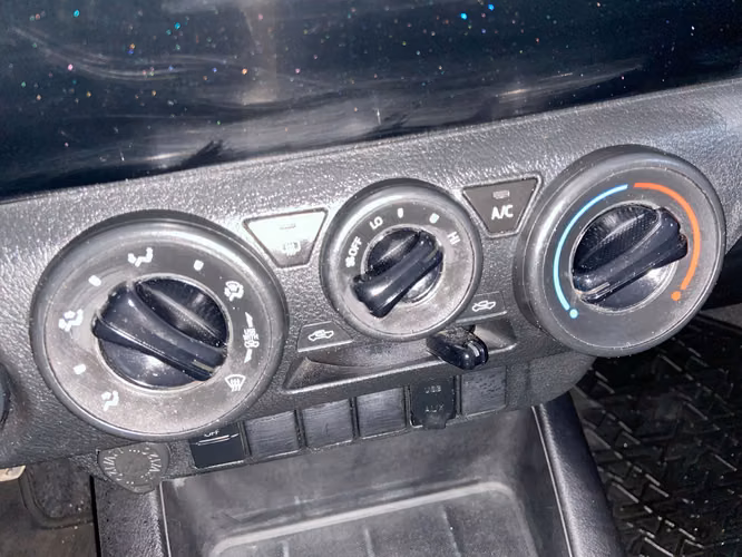 HILUX DX 4X4 TCJC18-SANTIAGO