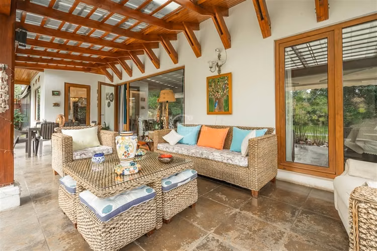 Casa en venta de 6 dorm. en Colina