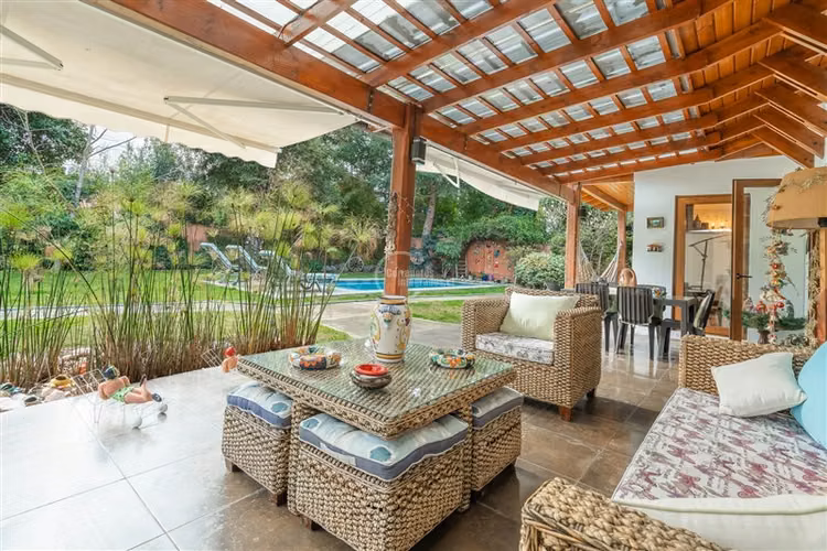 Casa en venta de 6 dorm. en Colina