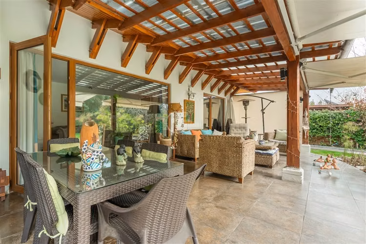 Casa en venta de 6 dorm. en Colina