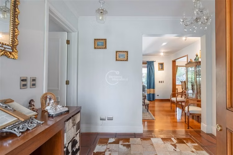 Casa en venta de 6 dorm. en Colina