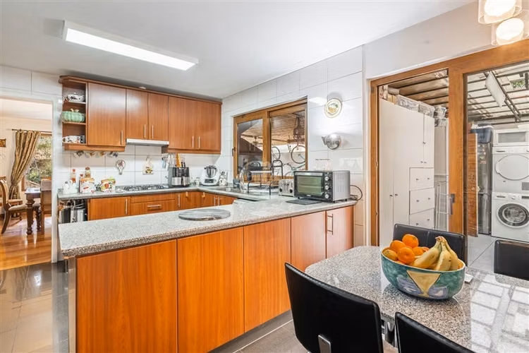 Casa en venta de 6 dorm. en Colina