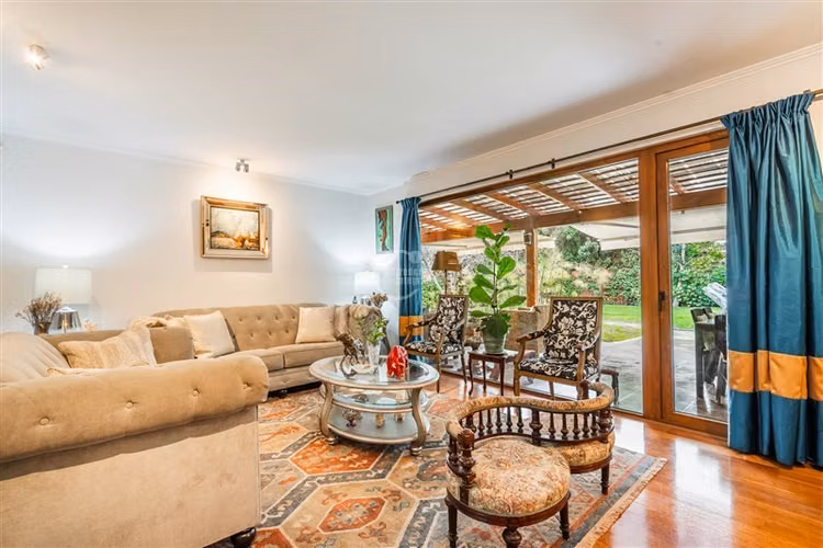 Casa en venta de 6 dorm. en Colina