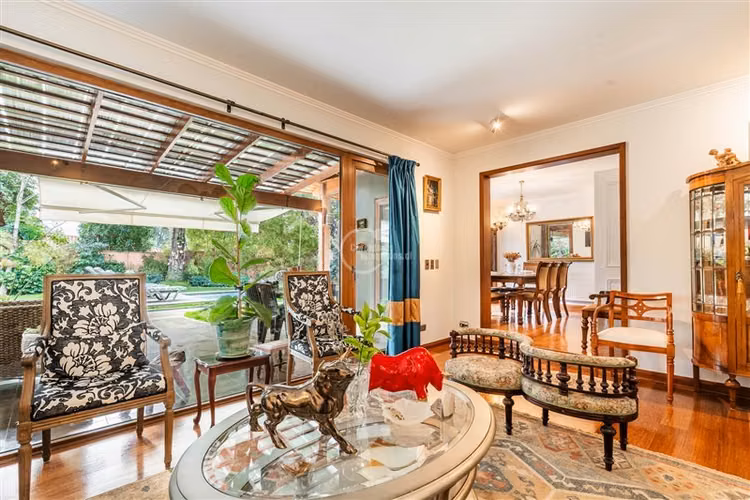 Casa en venta de 6 dorm. en Colina