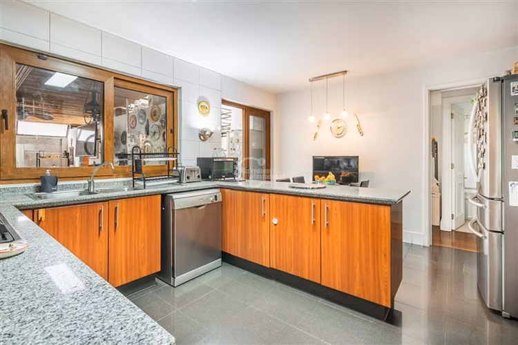 Casa en venta de 6 dorm. en Colina