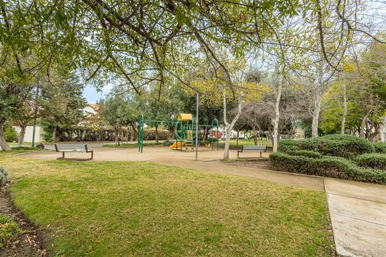 Casa en venta de 6 dorm. en Colina