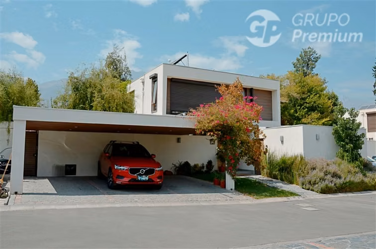 Preciosa Casa 4D3B estac., piscina. Condominio en La Reina.