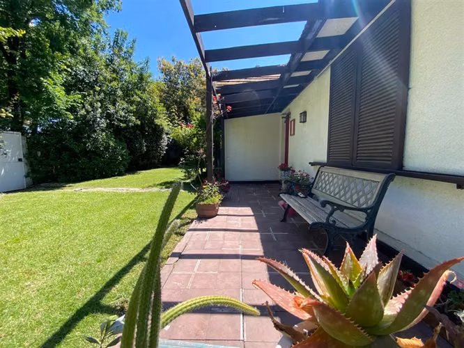 Casa en arriendo de 5 dorm. en Las Condes