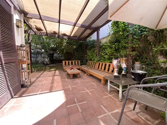 Casa en arriendo de 5 dorm. en Las Condes