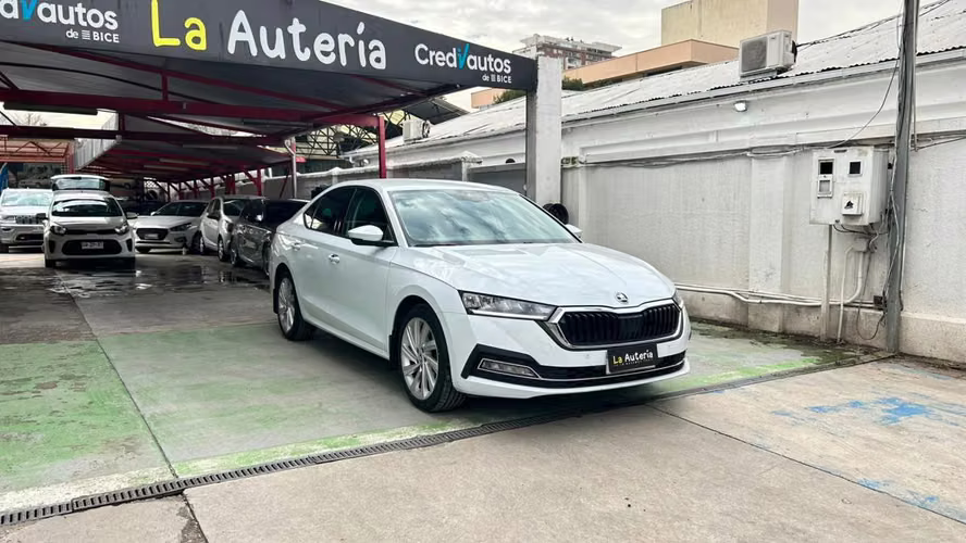 Skoda Octavia 1.4 TSI Ambition 4X2 Tiptronic AT8 5P (2025) - Imagen 2