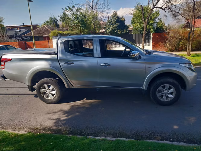 MITSUBISHI L200 KATANA CRT 4X4 DIESEL 2019 2.4CC , Unico Dueño, - Imagen 3