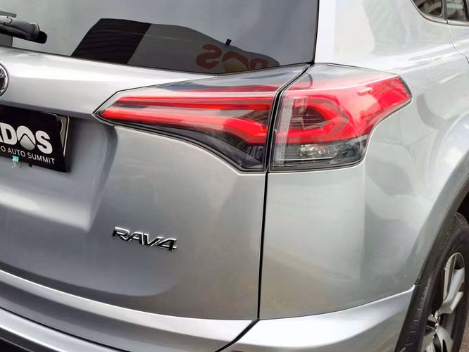 TOYOTA RAV4 2019 - Imagen 8
