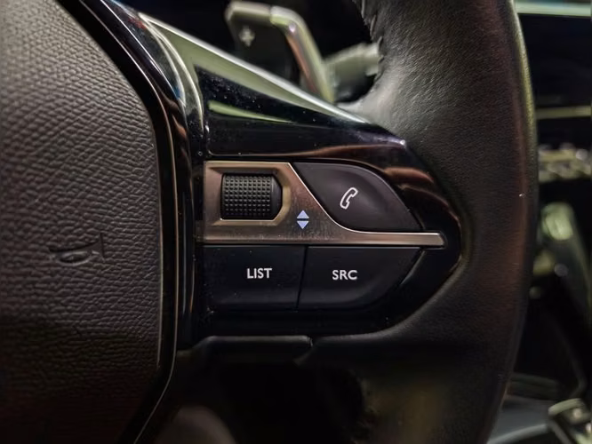 PEUGEOT 2008 ALLURE 1.2 AUT - 2021 | 2571 - Imagen 9