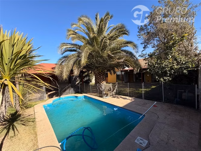 Casa en arriendo de 3D 2B SE Piscina en Ayres de chicureo