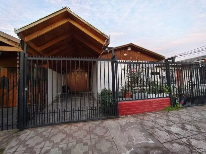 Venta de Casa 4D 2B+ 1Estacinamiento Arturo Moya ( Maipú)