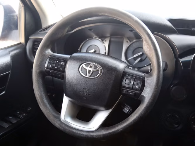 TOYOTA HILUX 2023