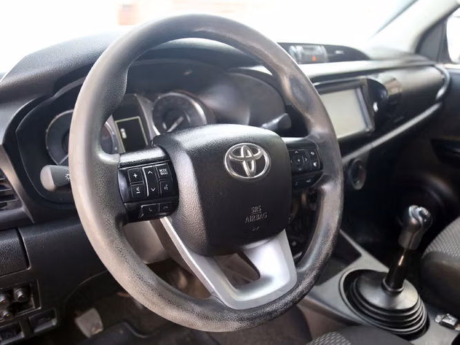 TOYOTA HILUX 2023