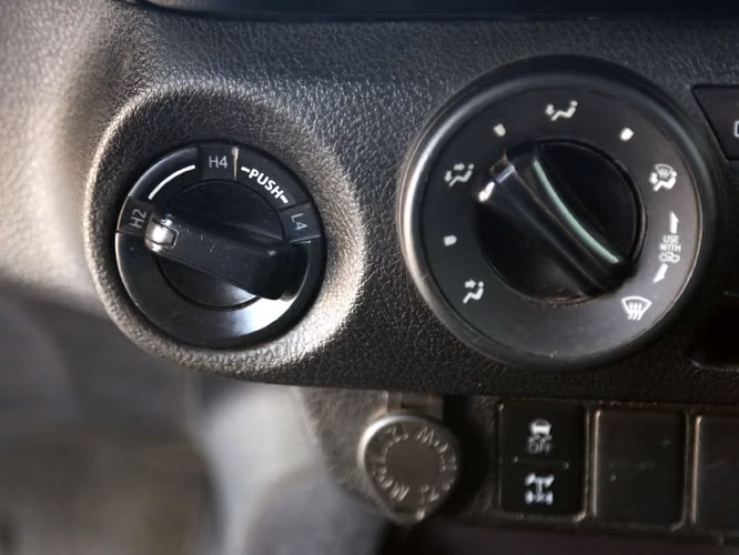 TOYOTA HILUX 2023