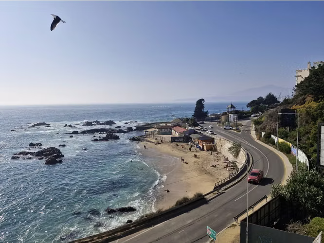 VENDE amplio dpto 4D, frente playa Lilenes, Concón