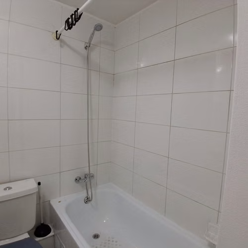 Arriendo departamento  1 hab 1 baño  con bodega frente metro Nubles .Celia Solis 87
