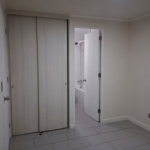 Arriendo departamento  1 hab 1 baño  con bodega frente metro Nubles .Celia Solis 87