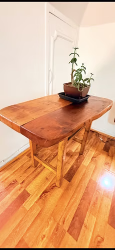 Mesa Artesanal de Roble Macizo – Madera del Sur
