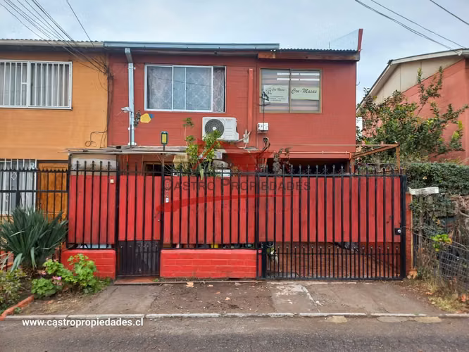 Casa Solida de Dos Pisos, 4 Dormitorios, 1 Baño, Quilicura.