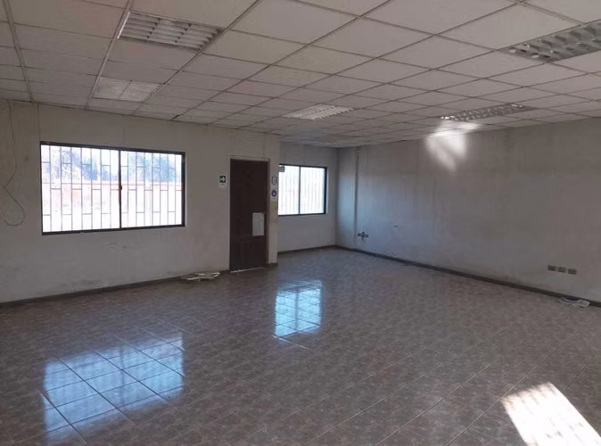 Amplia Bodega Ideal Empresas en Av. Barros Arana (178287)