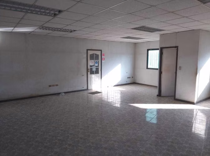 Amplia Bodega Ideal Empresas en Av. Barros Arana (178287)