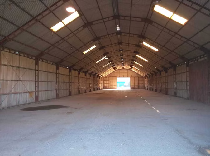 Amplia Bodega Ideal Empresas en Av. Barros Arana (178287)