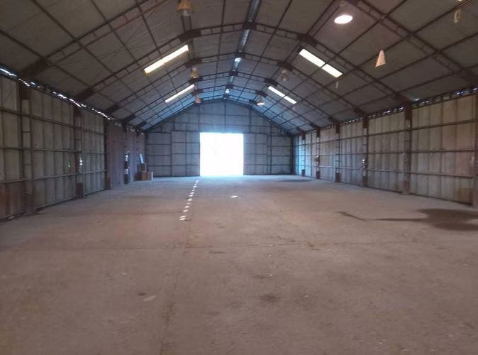 Amplia Bodega Ideal Empresas en Av. Barros Arana (178287)