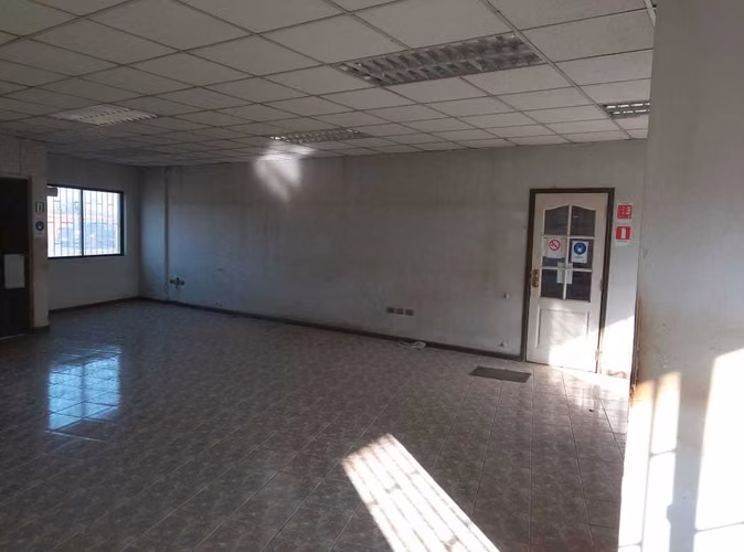Amplia Bodega Ideal Empresas en Av. Barros Arana (178287)