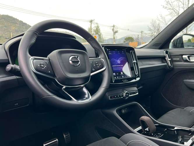 VOLVO EX40 P8 AWD 2025