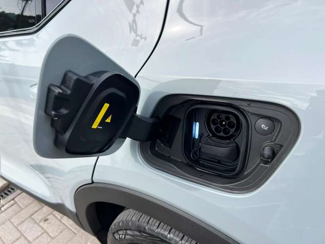 VOLVO EX40 P8 AWD 2025