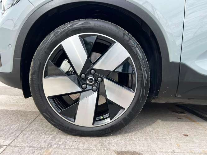 VOLVO EX40 P8 AWD 2025