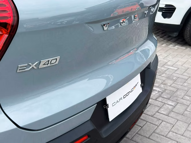 VOLVO EX40 P8 AWD 2025