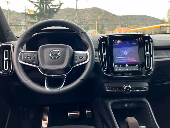 VOLVO EX40 P8 AWD 2025