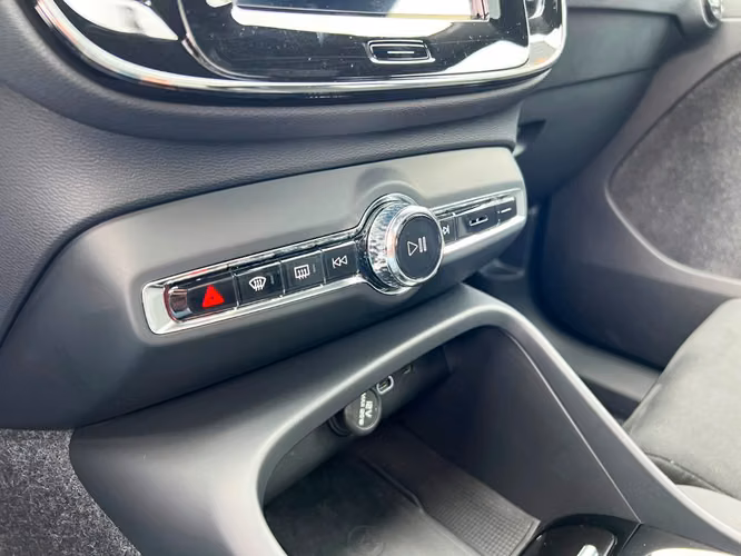 VOLVO EX40 P8 AWD 2025