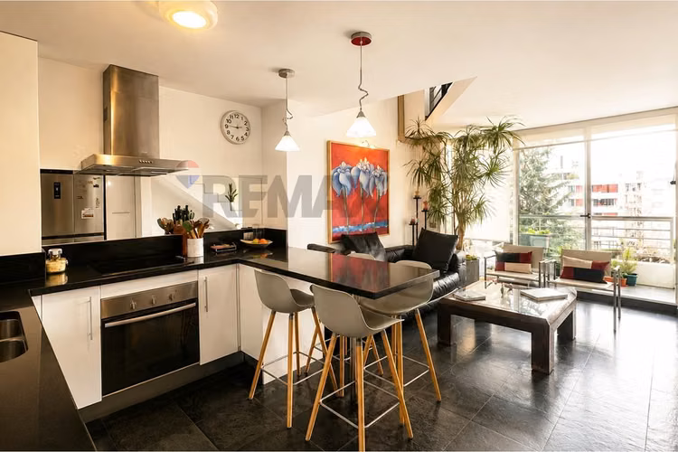 Se vende depto duplex en barrio las lilas