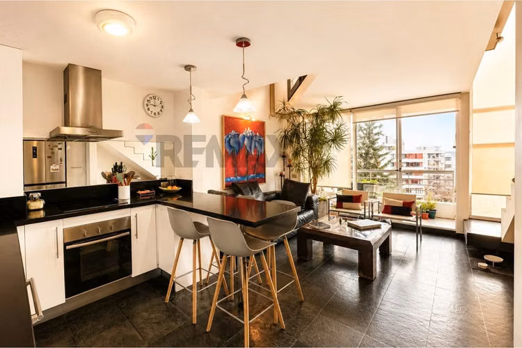 Se vende depto duplex en barrio las lilas